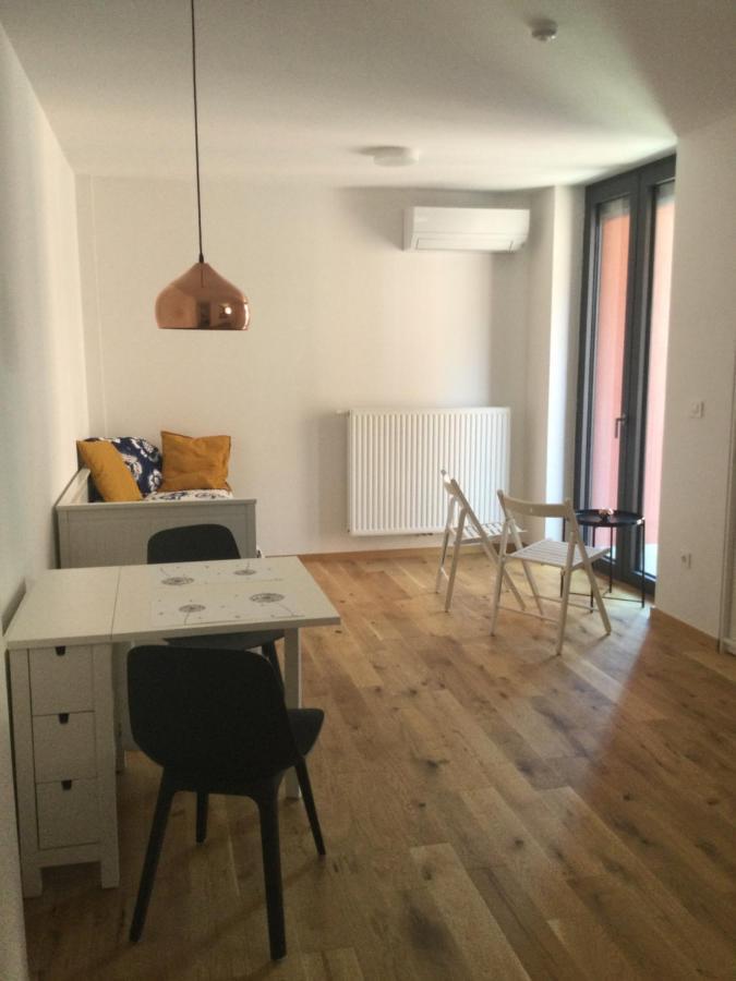 Lovely Studio Appartment With Patio Near The Sea Koper Eksteriør billede