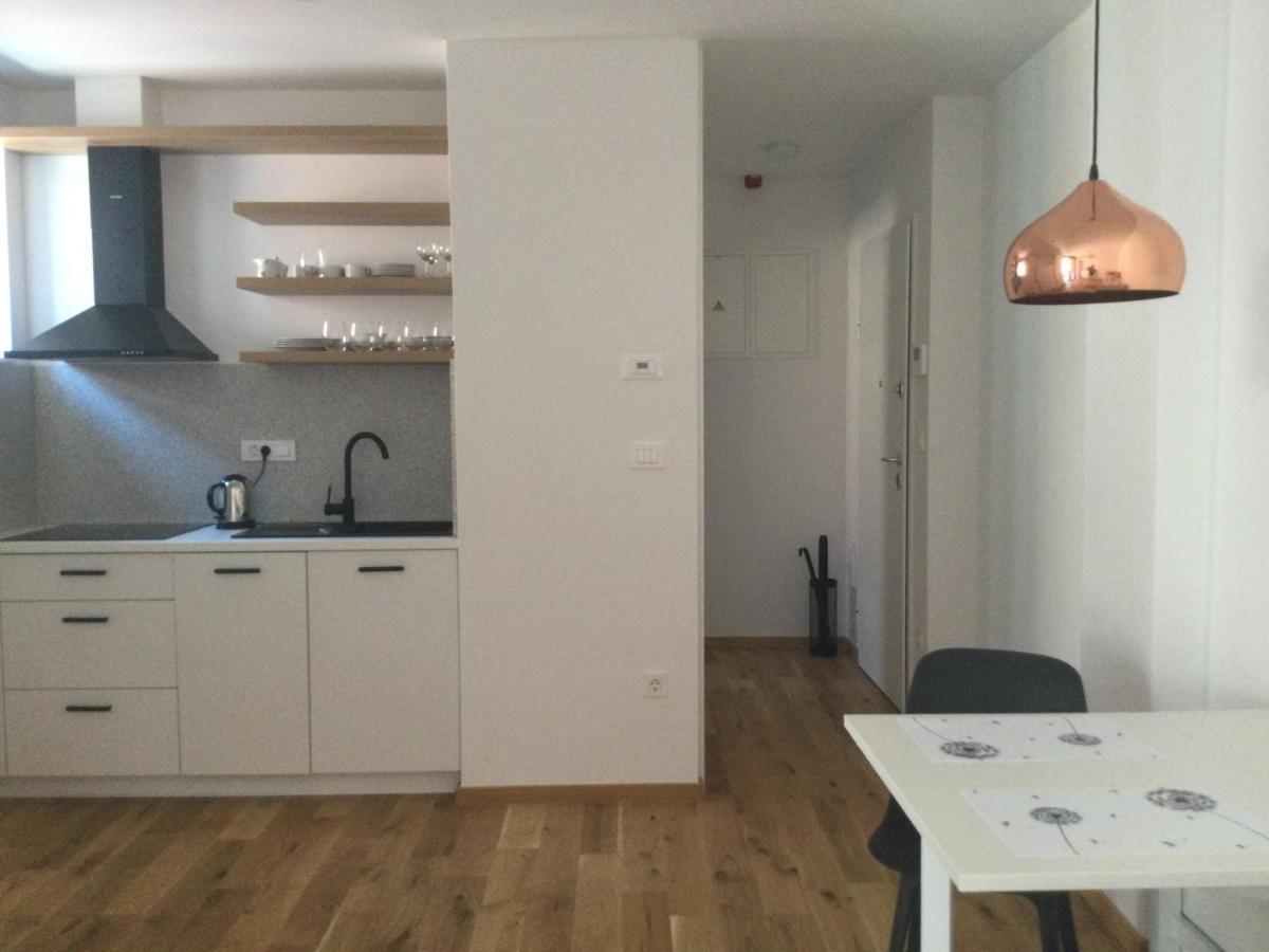 Lovely Studio Appartment With Patio Near The Sea Koper Eksteriør billede